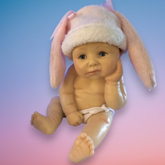 Ashton Drake Babies It's Not Easy Being Cute Collectable Doll Set - Picture 7 of 11